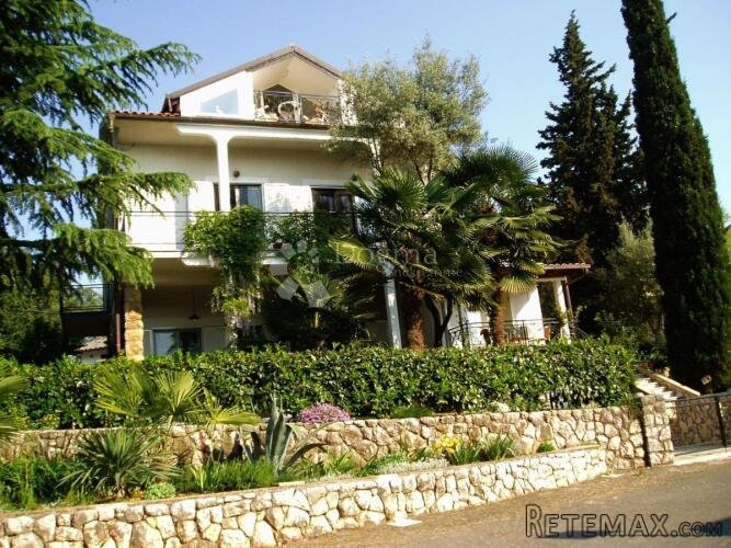MALINSKA - APARTMANSKA KUĆA 100 m OD MORA
