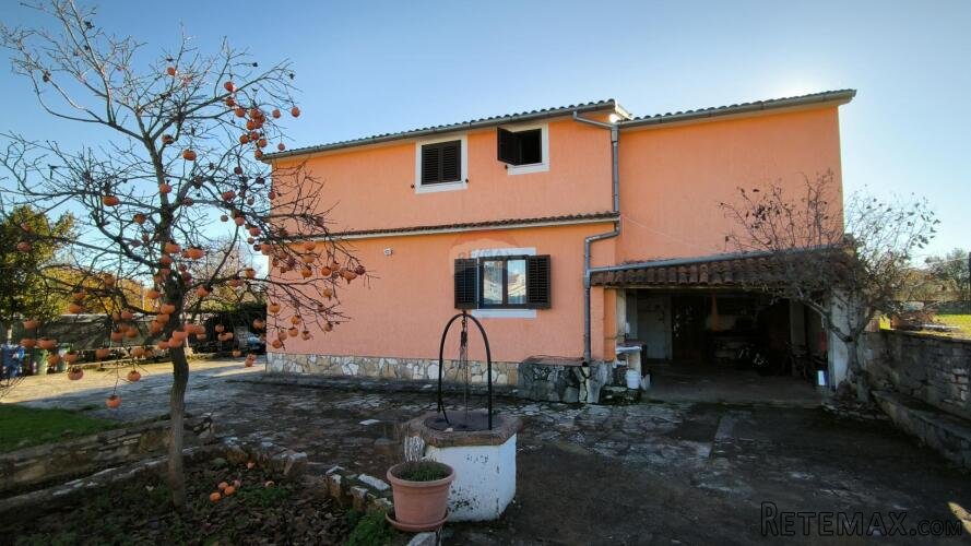 Istra, Rovinjsko selo - kuća sa tri stana i velikom okućnico - 2