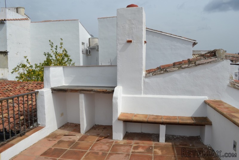 6 bedroom property near Andalucia Back..