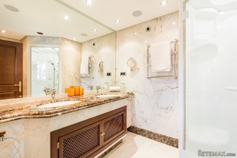 Front Line Beach Stylish Duplex..