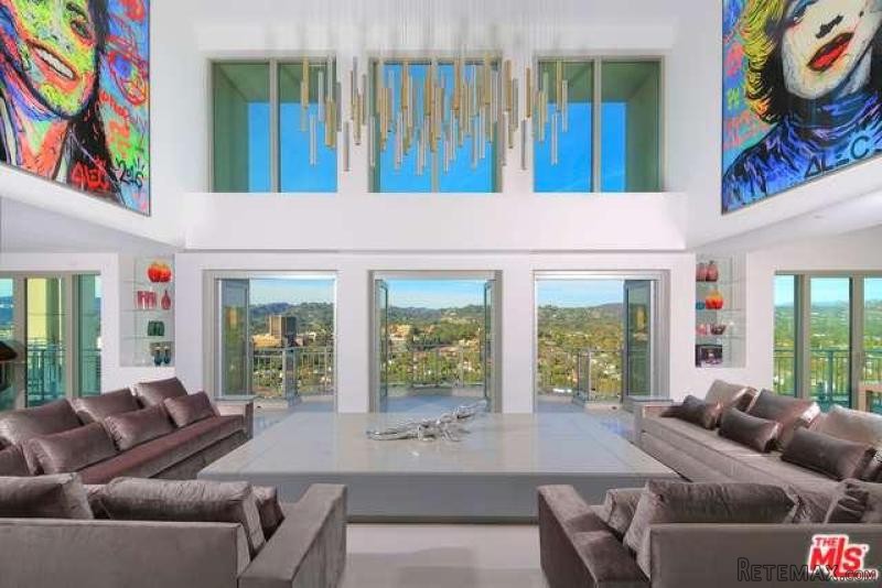 3 bedroom Flat For Sale: 10727..