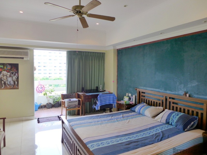 Jomtien Condotel: 1 bedroom beachfront.. - 2