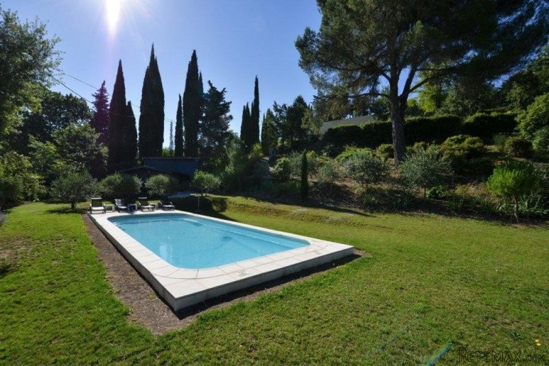 Well Renovated Villa Set On 1.5.. - 2