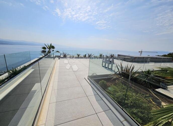 PENTHOUSE SA VLASTITIM BAZENOM
