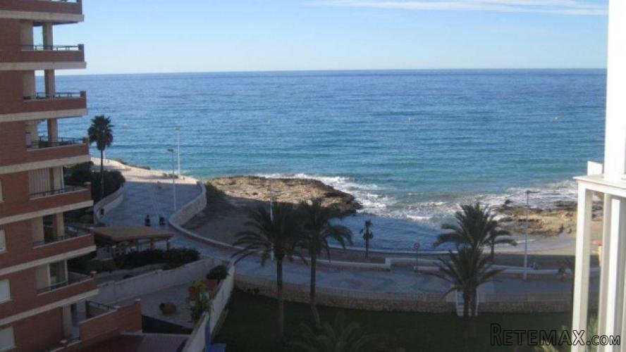 PISO EN CALPE CON VISTAS AL MAR, A 10 METROS DE LA PLAYA Y..