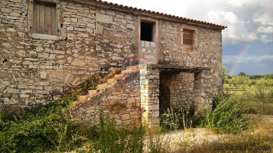 Tar, stoljetna kuća za adaptaciju sa velikim imanjem - 4