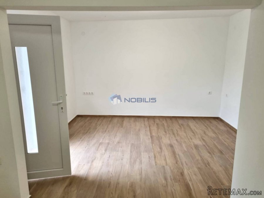 Karlovac, drvena kuća 168 m2 s tri apartmana - 9