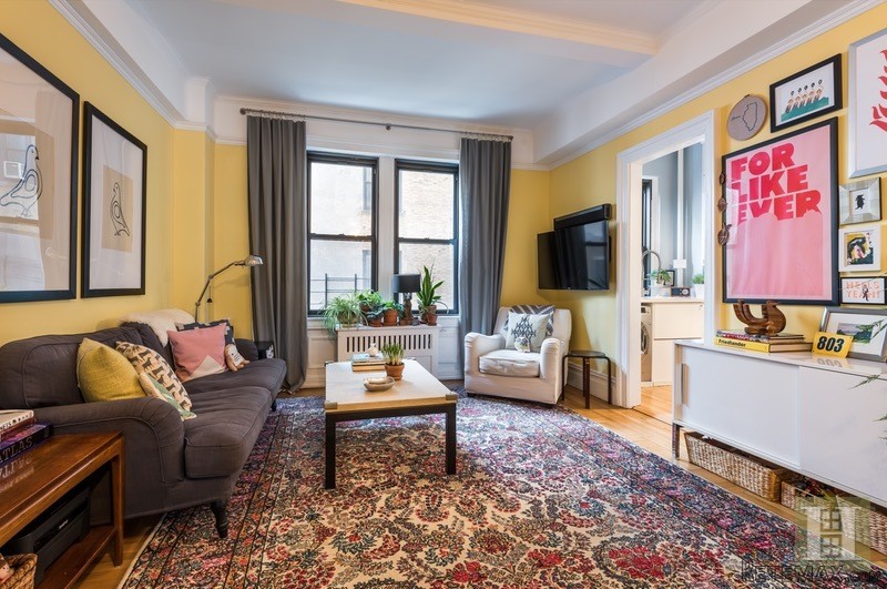 2 bedroom Apartment For Sale: 300..