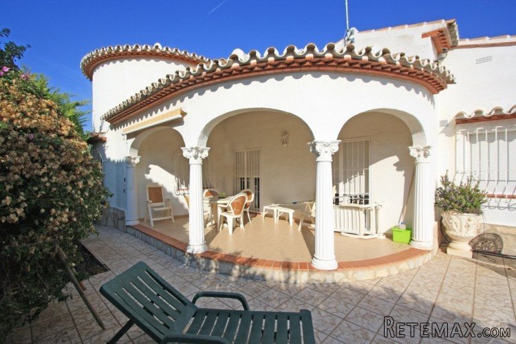 Nice villa for sale at just 600 m far from the beach in Els.. - 2