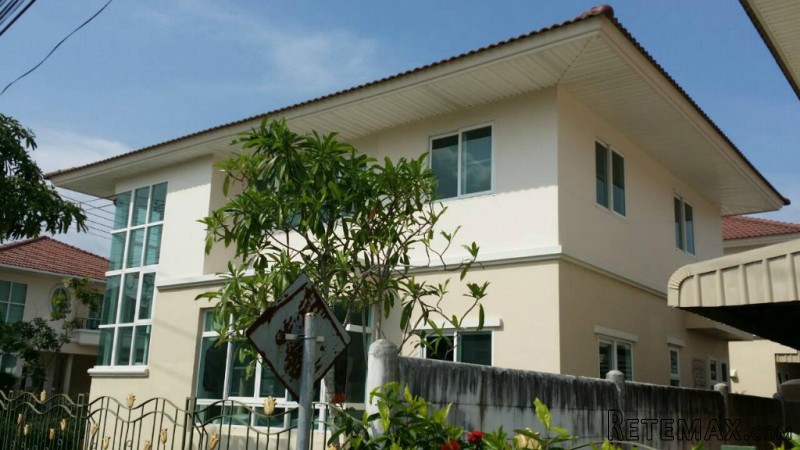Paklok 3 Bedroom Single House on the..