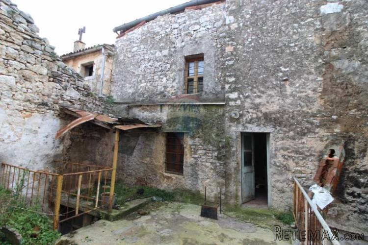 Kuća u ruševnom stanju u Vodnjanskoj starogradskoj jezgri... - 3