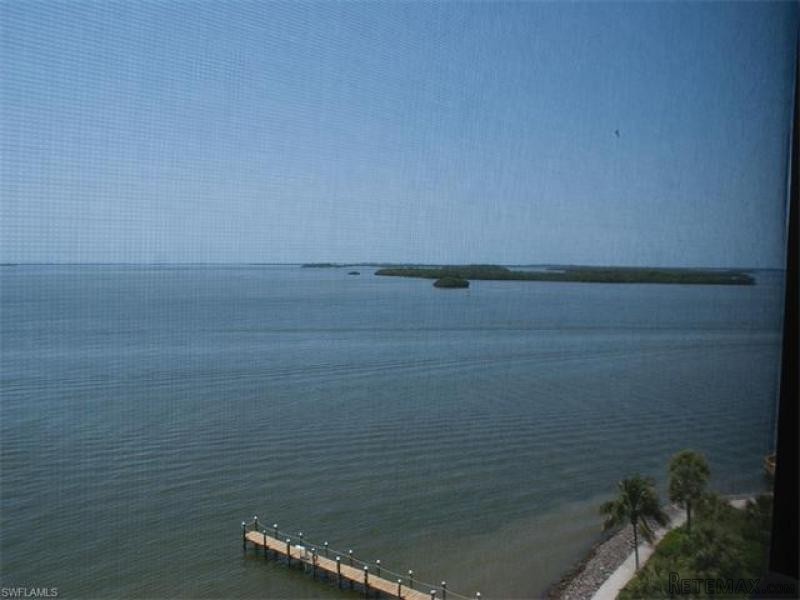 2 bedroom Condominium For Sale: Fort..