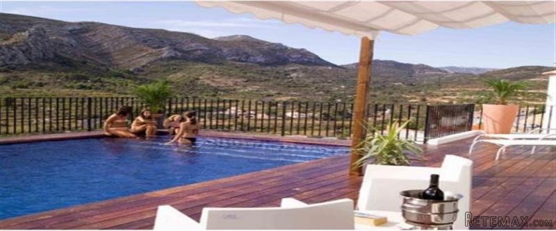 3 Bedrooms - Villa - Alicante - For Sale