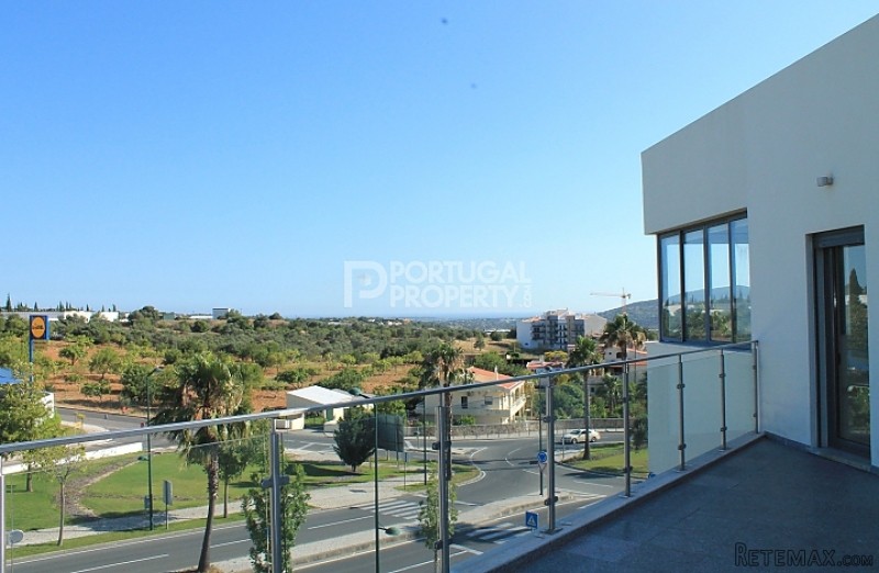 Apartment with Large terraces,Central &..