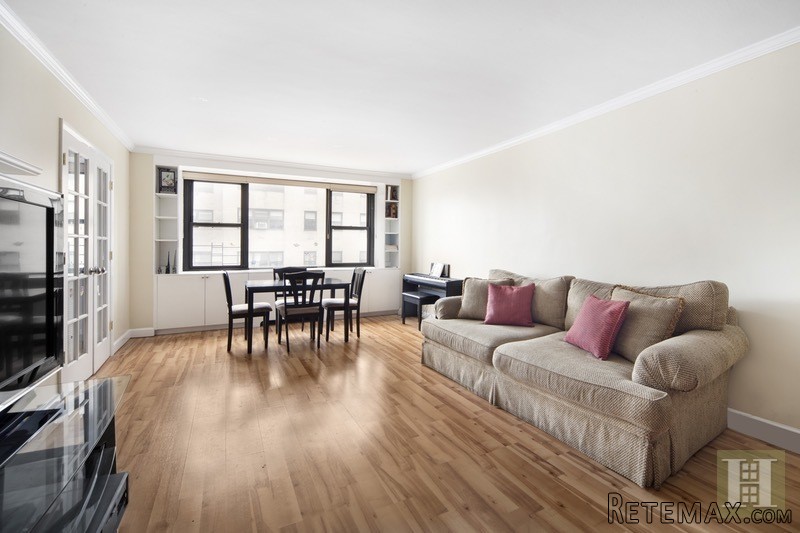 3 bedroom Apartment For Sale: 401 EAST..
