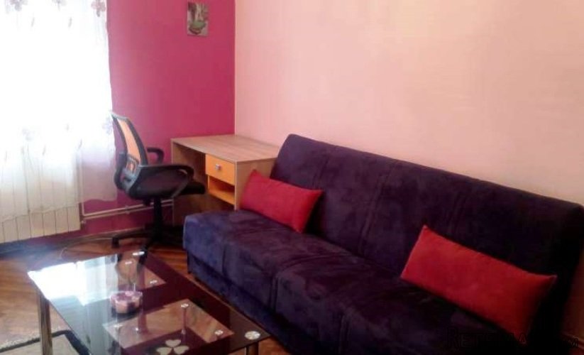 Centar - pesacka zona, renoviran, kompletna bela tehnika -..