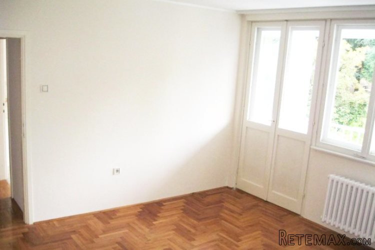 Konjarnik, renoviran, terasa, lift, klima, blind vrata -..