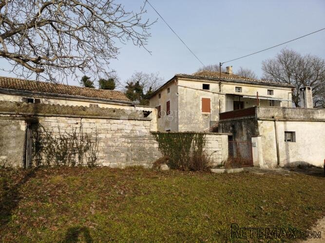 Kuća s imanjem u Lindaru