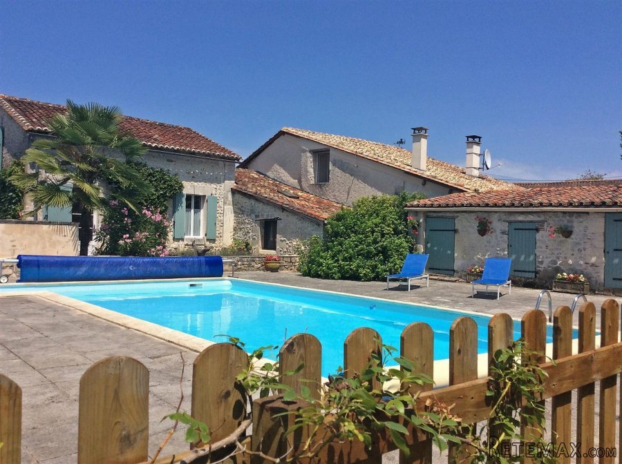 Villebois-Lavalette (16) - Lovely south facing Charentaise..