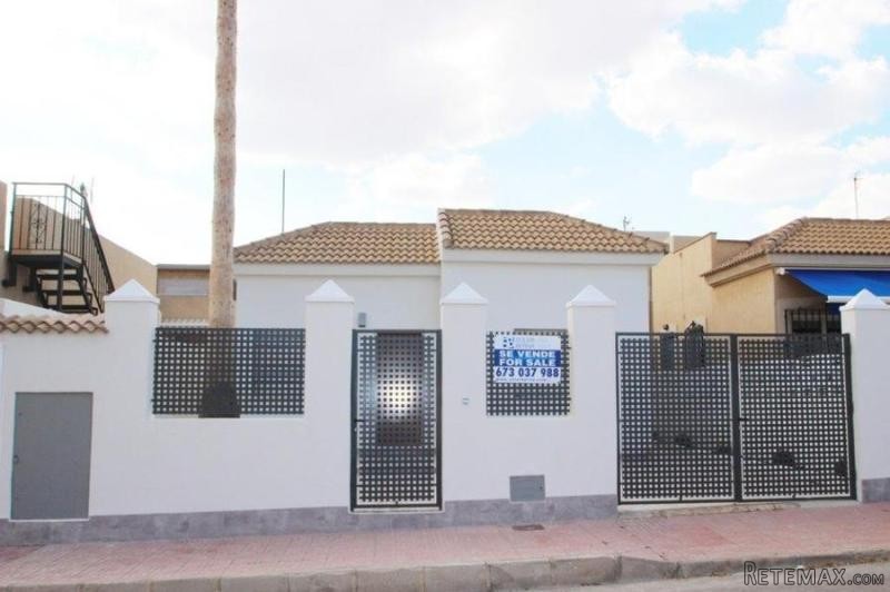 2 Bedrooms - Villa - Alicante - For Sale