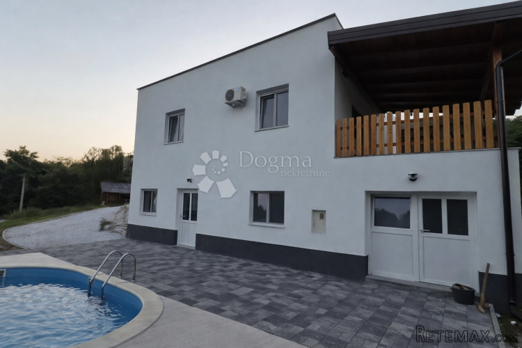 Moderna kuća s bazenom i panoramskim pogledom