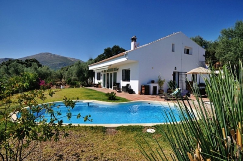 4 bedroom, 3 bathroom Finca/Country..