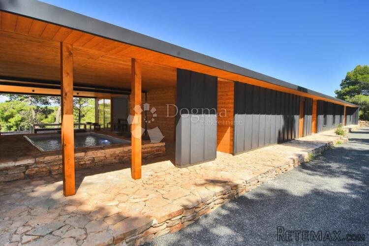 DUGI OTOK - MODERNA VILA 362 m2 BLIZU MORA