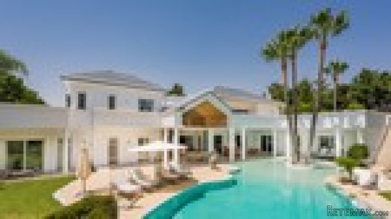 6 Bedrooms - Villa - Malaga - For Sale