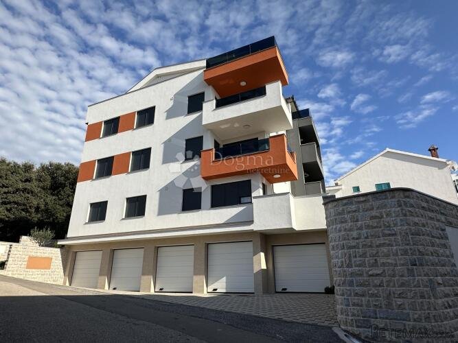 PETRČANE, APARTMAN S3 DVOETAŽNI ,NOVODRADNJA, 100 M OD MORA