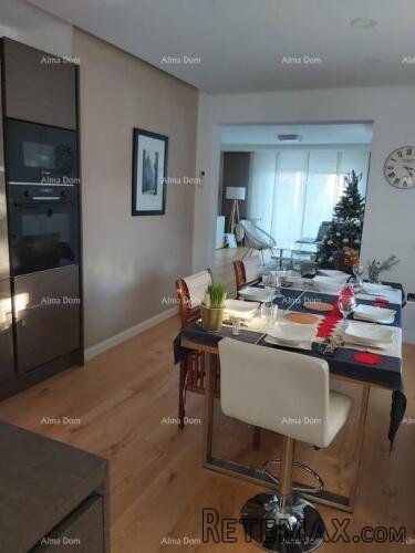 Pješčana Uvala, Vila s apartmanima blizu mora