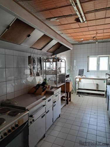 PROSTRANA KUĆA SA APARTMANIMA + POSLOVNI PROSTOR - 6