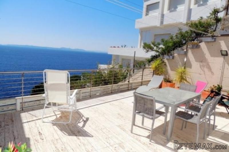 ROSES: Spacious and modern apartment..