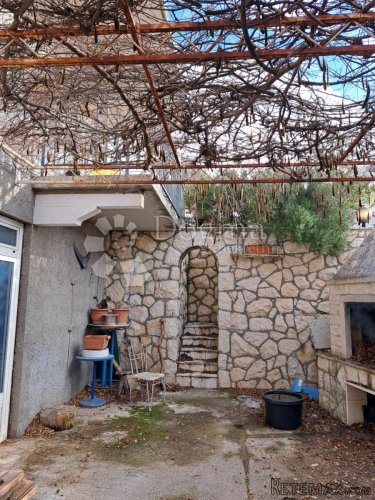 PROSTRANA KUĆA SA APARTMANIMA + POSLOVNI PROSTOR - 7