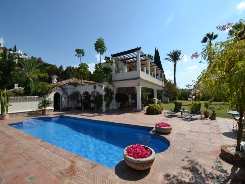 Spacious 6-Bedroom Villa For Sale In..