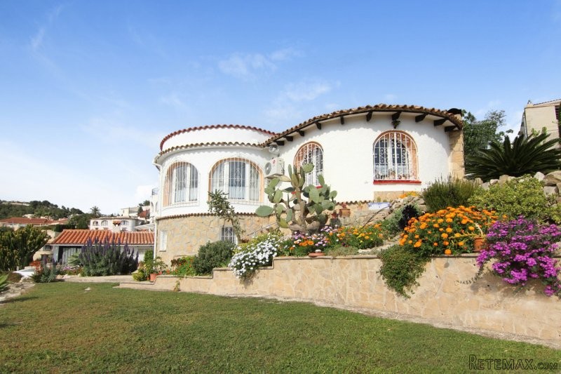 Quaint Spanish style villa with..