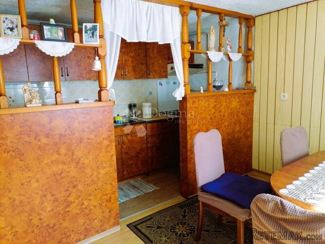 Useljiva kuća sa gospodarskim zgradama u Preknu - 2