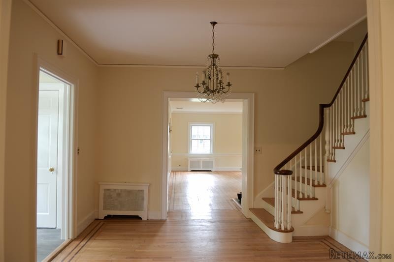 6 bedroom House For Sale: 70 Lord.. - 2