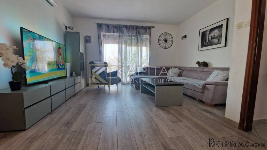 TOP PRILIKA! Etaža s velikim dvorištem (356 m²) – mir i pri