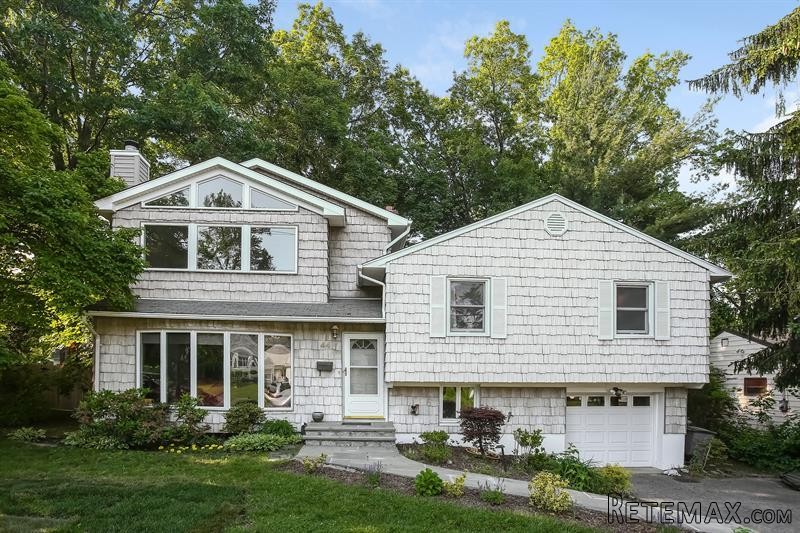 4 bedroom House For Sale: 44 Joyce Road..