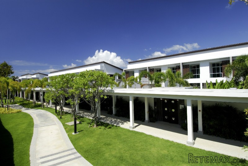 Spacious 3&4 Bedroom Duplex Condominium..