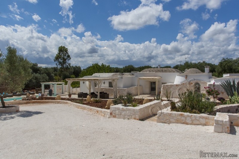 V000209, Extraordinary Villa For Sale..