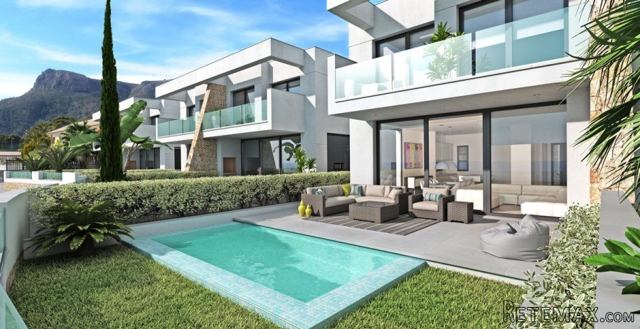Los dúplex se ubican en Calpe, en un complejo residencial..