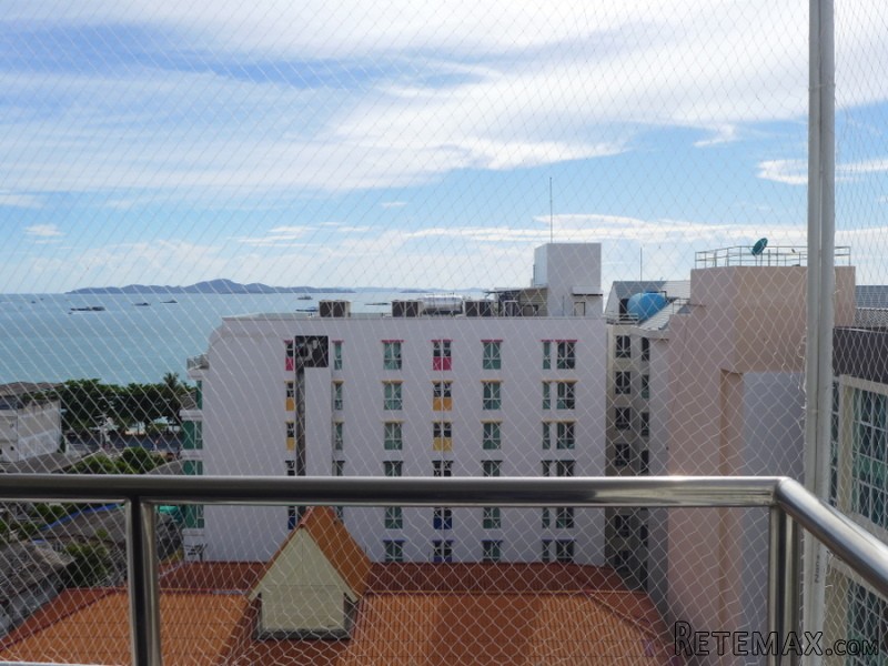 Sea view Penthouse 150 meters from..