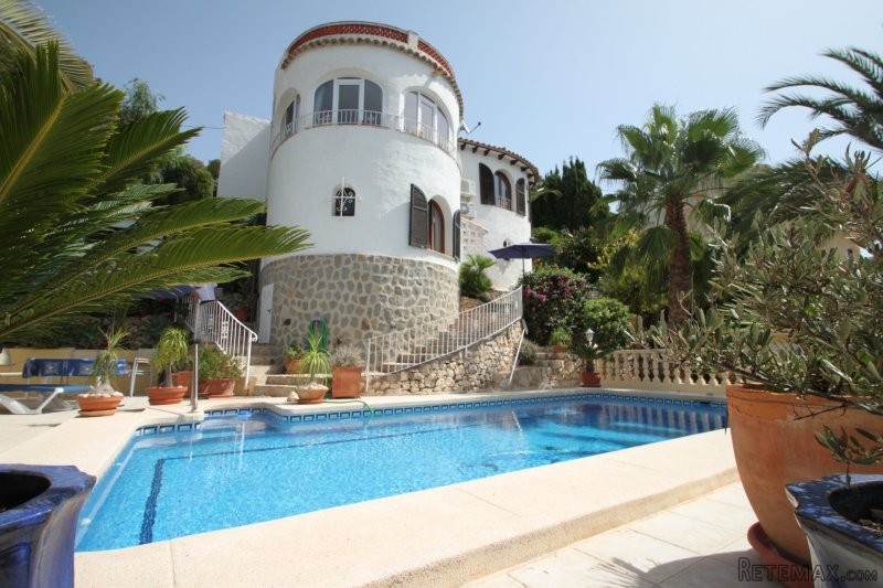 Charming villa with sea view