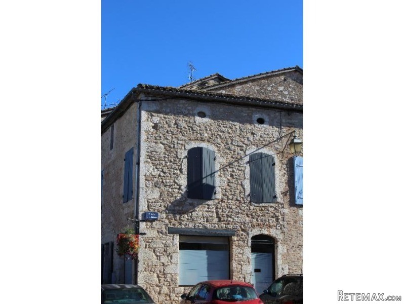 In The Heart Of A Popular Bastide Town