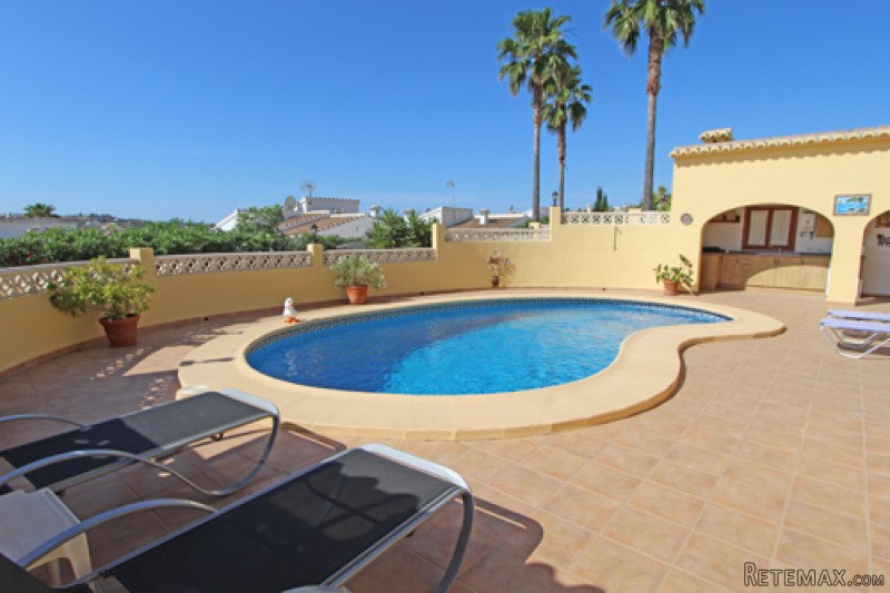 5 Bedrooms - Villa - For Sale - 2
