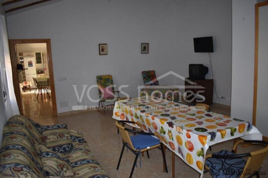 A spacious, 259m2, 4 bed, 2 bath edge of village house.. - 15
