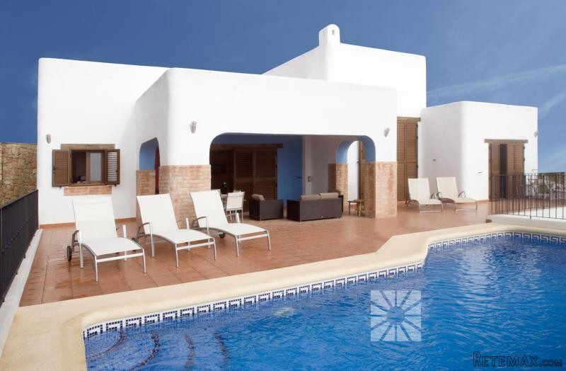 3 Bedrooms - Villa - For Sale