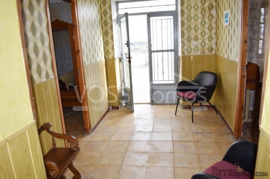 A lovely 2 storey village house to renovate currently with.. - 6