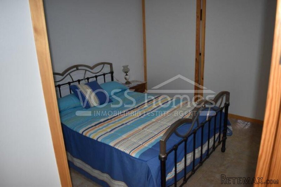 A spacious, 259m2, 4 bed, 2 bath edge of village house.. - 16